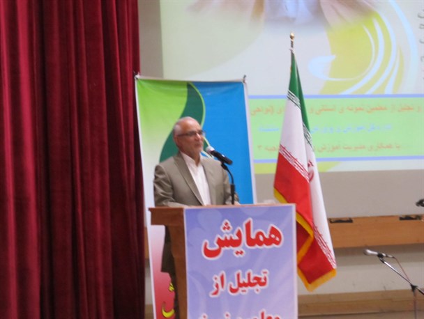 معلمان امانتدار نسل آینده کشور هستند