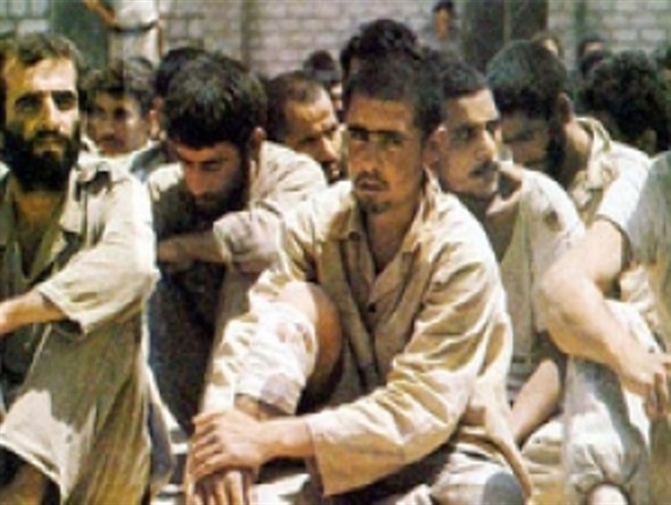 رزمنده ای که در دوران اسارت هم معلمی کرد/ تالیف کتاب اول ابتدایی دور از چشم زندانبانان عراقی