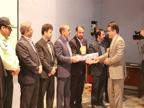 معلمان نمونه گنابادی تقدیر شدند+تصاویر