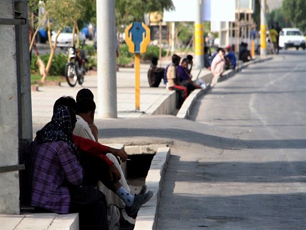 کارگران در انتظار یک لقمه نون حلال+تصاویر