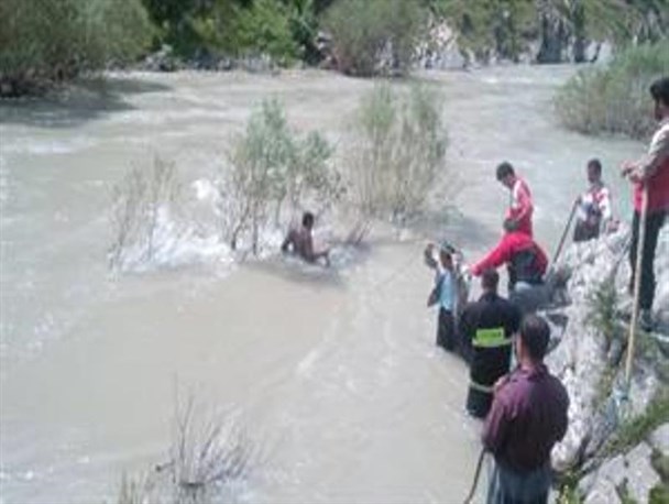 عملیات جستجو در رودخانه زاب برای یافتن دختر 3 ساله پیرانشهری