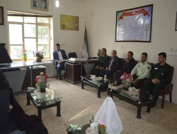 فرماندهان نظامی و انتظامی میاندوآب با معلمان در مدارس دیدار کردند + تصاویر