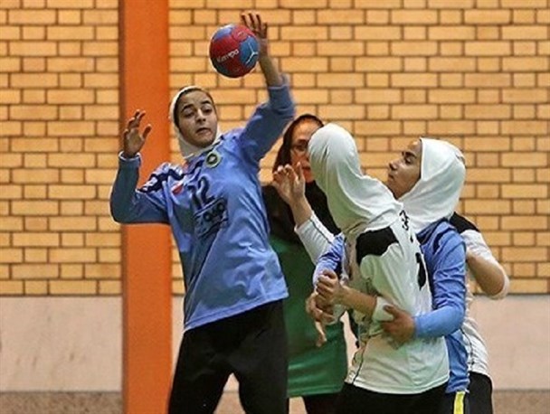 لغو مسابقات هندبال نونهالان دختر در قم به علت بی پولی و امتحانات