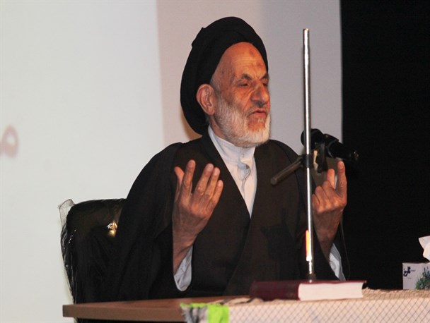 موضع گیری براساس وحدت کلمه و پیشوایی ولایت باعث قطع دست دشمن می شود/ منفعت طلبی عده ای باعث می شود دشمن پر رو شود