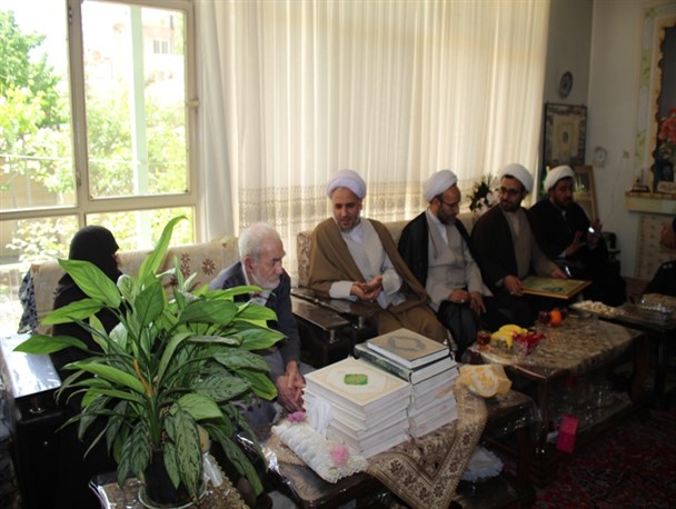 نماینده ولی فقیه در سازمان بسیج با خانواده شهید رضا سلیمانی ابهری دیدار کرد