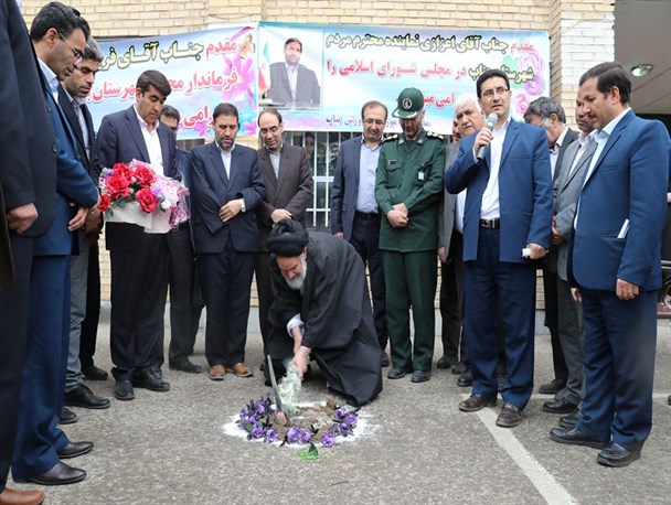 کلنگ ساخت ۳ مدرسه دیگر در بناب به زمین زده شد+تصاویر