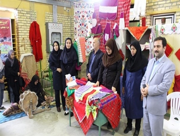 برپایی نمایشگاه معرفی مشاغل و دست ساخته های دانش آموزی در کردکوی+تصاویر
