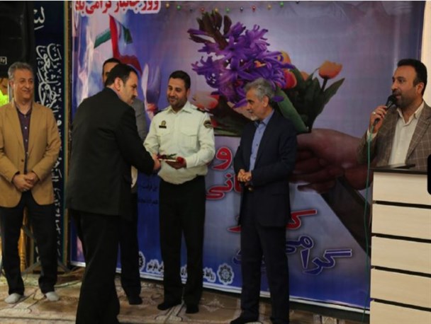 استاد فرج: کارگران بازوان کشور در توسعه و پیشرفت هستند / اقتصاد مقاومتی با تلاش کارگران محقق می‌شود