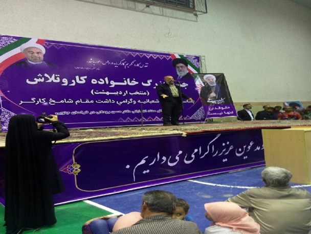 به بهانه جایزه نفیس، کارگران استان را به ستاد روحانی کشاندند/ خروش کارگران از این جشن حاشیه‌دار دولت