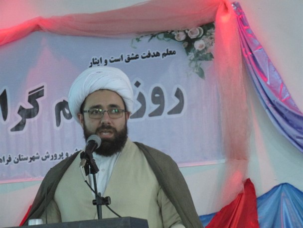 انتخابات موجب خود ترمیمی سیستم سیاسی/امام جمعه فراهان: حضور افراد مسئله‌دار سیاسی را در شهرستان برنمی‌تابیم