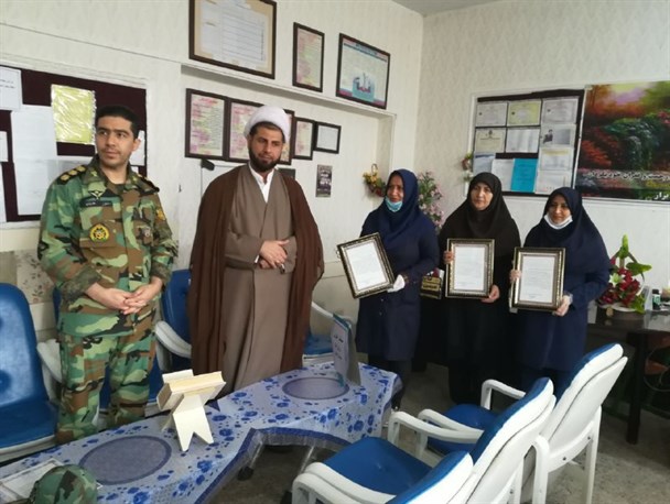 معلمان وظیفه شناس در ایام کرونا تربیت وآموزش دانش آموزان را برعهده دارند