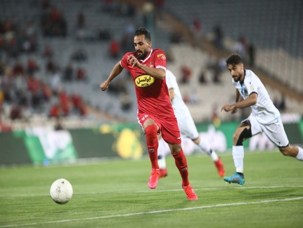 لیگ برتر فوتبال| پیروزی ۱۰ نفره پرسپولیس مقابل پیکان بی‌برنامه/ فاصله سرخ‌ها با استقلال کاهش یافت