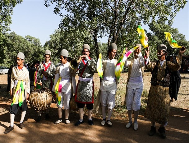 خوانندگان نوظهوری که اصالت موسیقی لر را زیر سوال می‌برند
