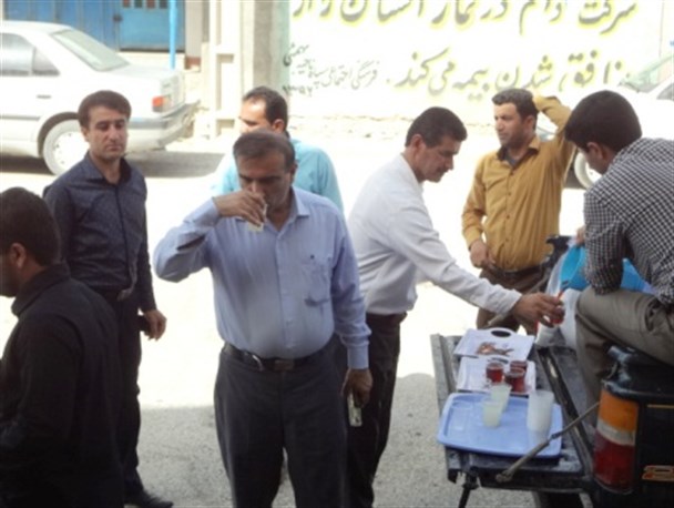 تصاویری از ایستگاه صلواتی در شهر لیکک بمناسبت سالگرد ارتحال امام (ره)