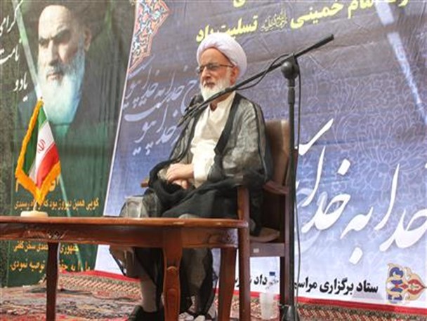 امام خمینی(ره) بی‌نظیرترین رهبر دینی در تاریخ ایران بود