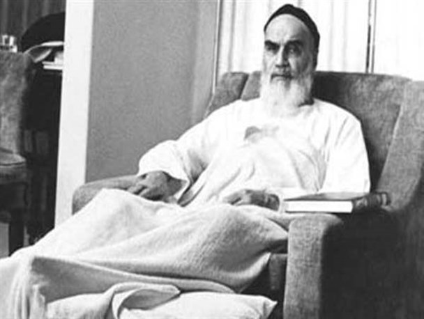 شخصیت بی نظیر امام(ره) حتی برای مردم کشور هم ناشناخته مانده است/ انتخاب آیت الله خامنه ای مرهمی بر فقدان امام راحل بود