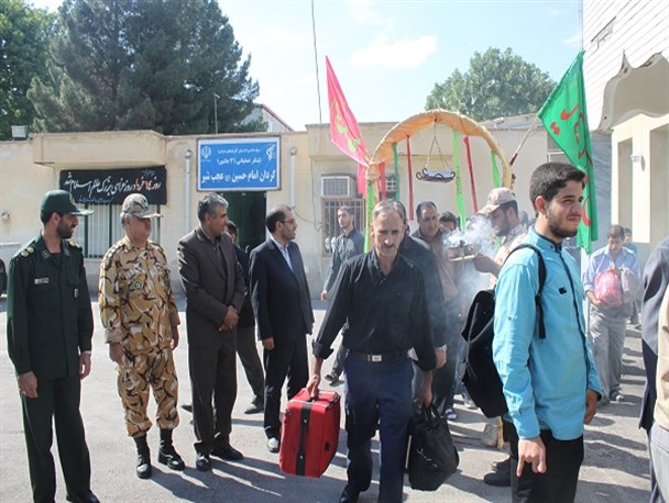 اعزام کاروان 120 نفره  شهرستان عجب شیر به مرقد امام(ره)