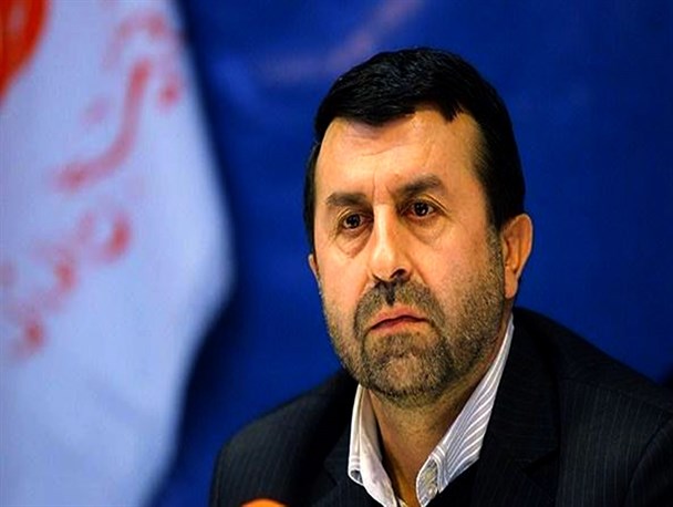 همه باید از کارگران و قشر ضعیف حمایت کنند/ موضوع شلاق زدن به 17 کارگر را پیگیری می کنم
