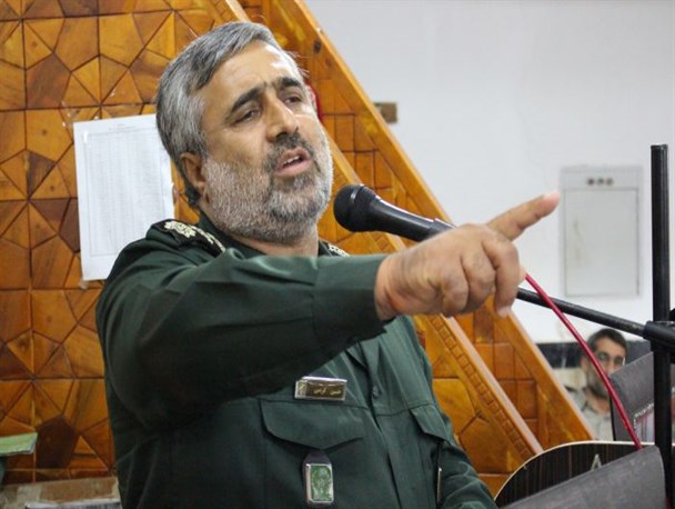تحریف راه امام،نظام را تهدید می کند