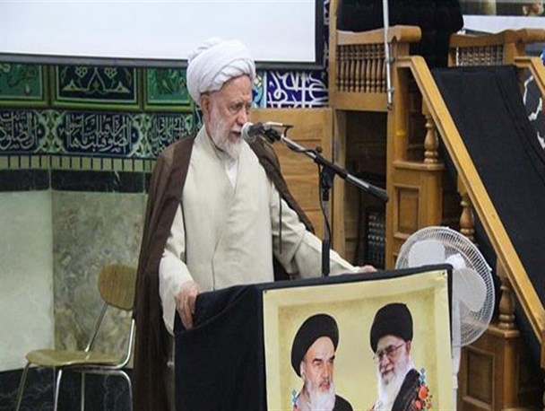 امام خمینی(ره) برای اسلام و مسلمین عزت به ارمغان آورد