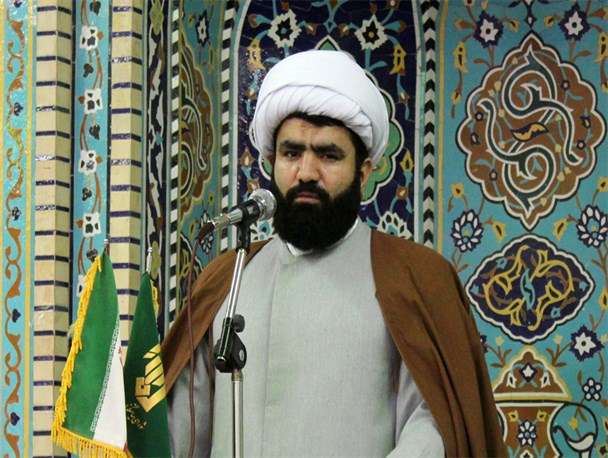 دشمنان با تحریف شخصیت امام(ره) به دنبال تحریف اسلام هستند