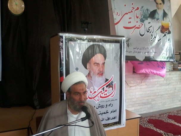 امام  با انقلاب نه تنها سرنوشت ایران بلکه سرنوشت تاریخ بشریت را  دگرگون ساخت