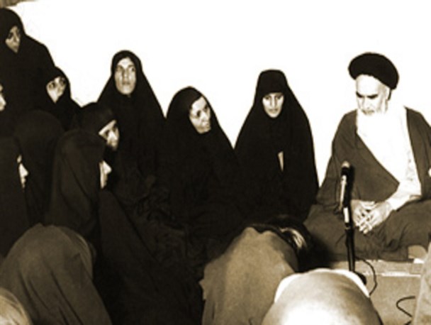 زن مظهر تحقق آمال بشری است