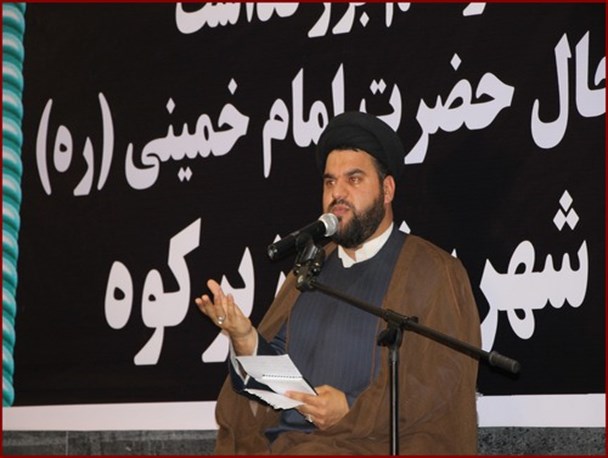 مسؤولان به جای پیاده کردن سند 2030 در مدارس، مکتب امام را پیاده کنند