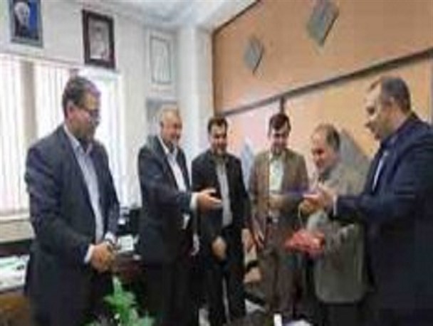 خدمت به خانواده شهدا و ایثارگران افتخار مسئولان است