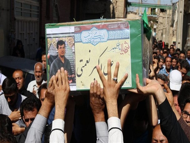 پیکر شهید مدافع حرم علی اکبر نعمتی در خمینی شهر خاکسپاری شد