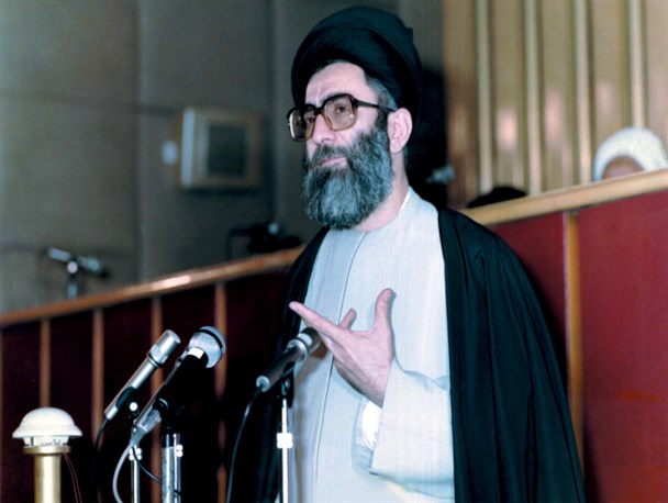انتخاب آیت الله خامنه ای به عنوان رهبر ایران از الطاف الهی بود/استکبارستیزی و توجه به محرومین از ویژگی های شخصیتی رهبران ایران است