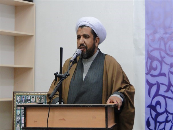 فاصله گرفتن از مکتب امام خمینی (ره)، هزینه های سنگینی در پی دارد/ اقتدار مسئولان در خانه های تجملاتی نیست