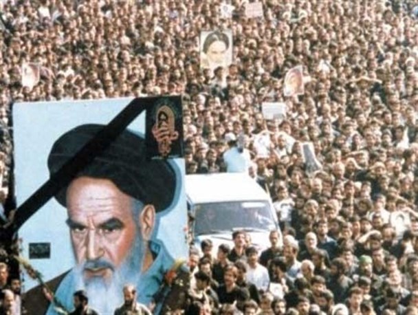 عزاداری مردم زنجان در سوگ امام راحل در سال 68+ فیلم