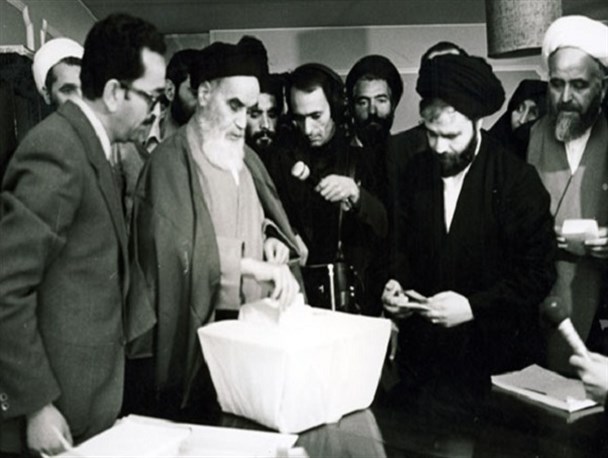 اهمیت انتخابات از منظر امام خمینی(ره)/ به کاندیدایی رای دهید که دید سیاسی داشته باشد