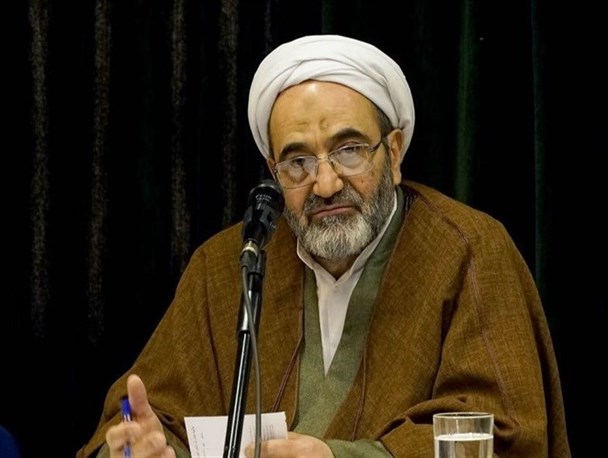 عدالت از محورهای مهم خط امام خمینی(ره)/تحقق خط امام با کاهش انگیزه‌های مادی و مقام‌پرستی