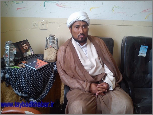 خوانندگانی که با زنان نیمه برهنه برنامه اجرا کردند تا عرصه را کمی باز دیدند به ایران برگشتند