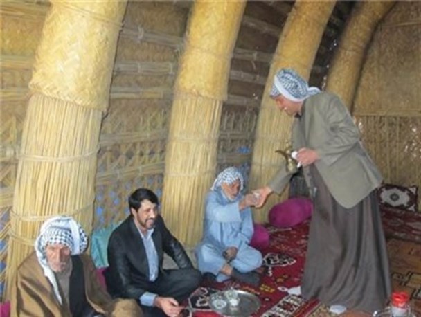 "گعده"های پس از افطار عشایر عرب با طعم چای و قهوه تلخ/از صله رحم و سرکشی به مردم تا بازی سنتی "امحیبس"