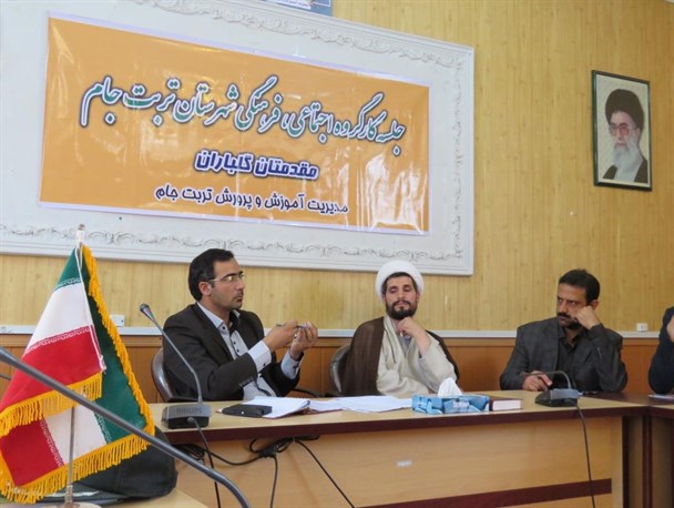 یکی از مسائل مهم جامعه، فرهنگ‌سازی برای مقابله با آسیب‌های اجتماعی است