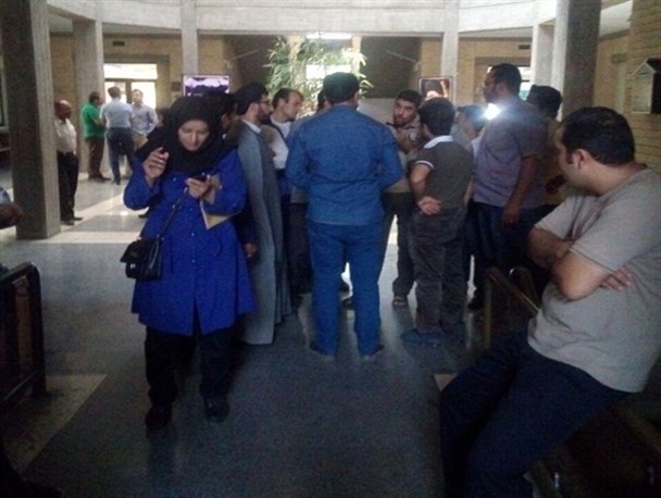 تجمع ساکنان مسکن مهر زمان آباد در اداره راه و شهرسازی استان/ لزوم پیگیری جدی مسئولان