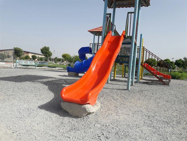 ساختار غیراصولی وسایل بازی در پارک وحدت بناب بلای جان کودکان