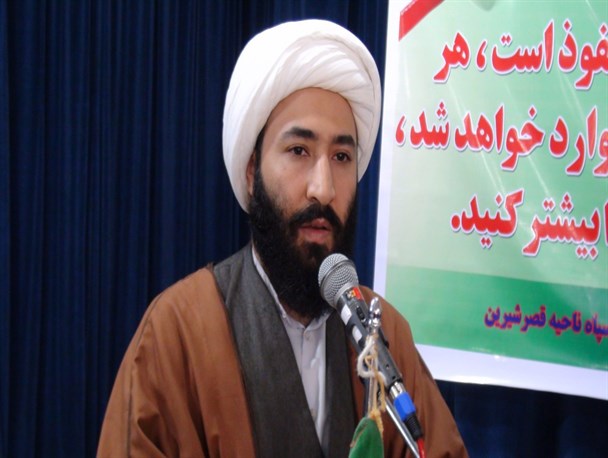 طلاب و روحانیان باید به تقویت ایمان مردم و بصیرت افزایی در جامعه بپردازند