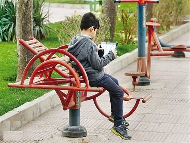سهم بالای شبکه های اجتماعی به جای سرگرمی های سالم / افزایش بیماران افسرده دستاورد بی برنامه گی مسئولین