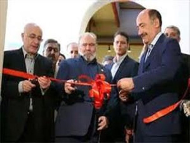 افتتاح نمایشگاه عکس در هفته فرهنگی جمهوری آذربایجان