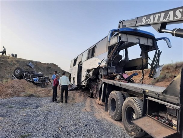 واژگونی اتوبوس در محور بروجرد–اراک/ ۲ نفر کشته و ۵۷ نفر مصدوم شدند