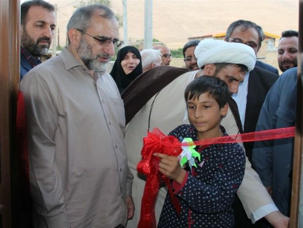 اولین پیشخان خدمات کتابخانه ای استان مرکزی در چهرقان افتتاح شد