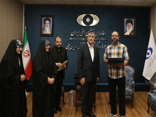 عوامل «هناس» تجلیل شدند/ قدردانی سازمان انرژی اتمی از همسر شهید