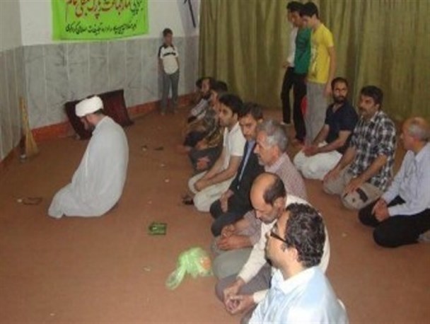 اقامه نماز جماعت در پارک جنگلی امام رضا (ع) کردکوی