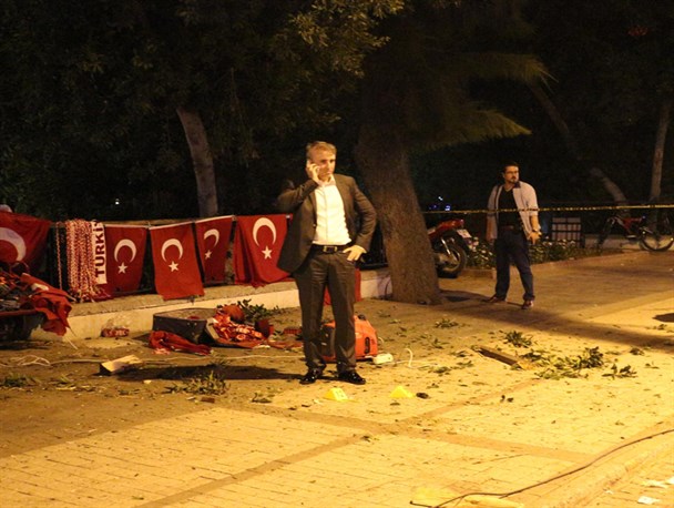 بمب دستی در محل اجتماع مردم علیه کودتاچی‌ها منفجر شد/ با ایجاد وحشت می‌خواهند به تجمعات پایان دهند