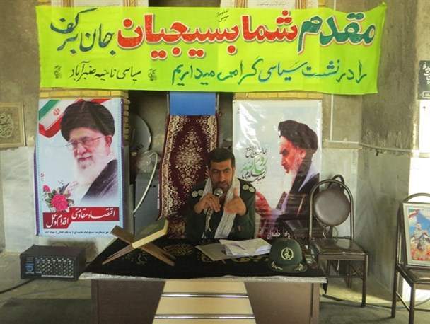 افرادی که در سال ۸۸گرای افزایش تحریم ها به دشمن می دادند امروز فرش قرمز برای دشمن پهن می کنند