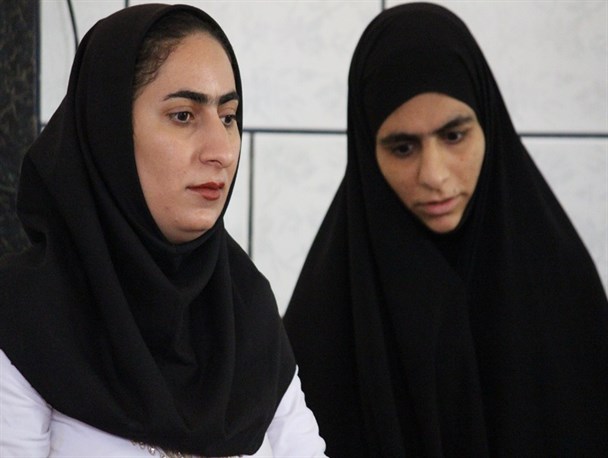 خواهران روشن دل  نورآبادی که دل به قرآن سپرده اند